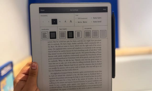 reMarkable Paper Pure с настройками текста и стилусом Marker сбоку