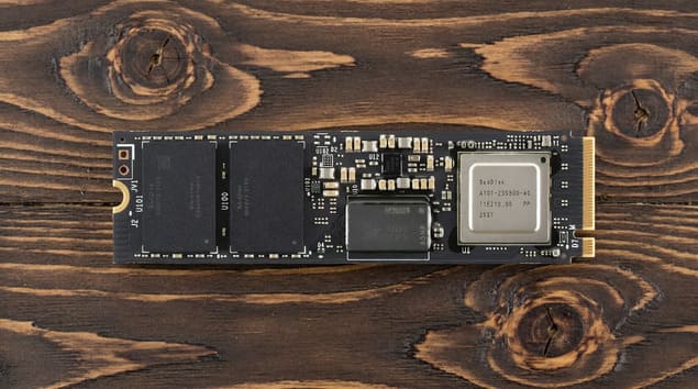 SanDisk Optimus GX Pro 8100 8TB без наклейки с контроллером и NAND-памятью