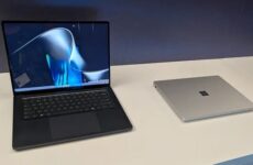 Surface Laptop Ultra в открытом и закрытом виде на демонстрационном стенде
