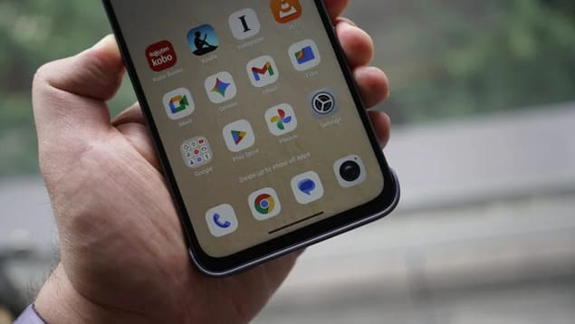 TCL Nxtpaper 70 Pro с интерфейсом приложений на экране