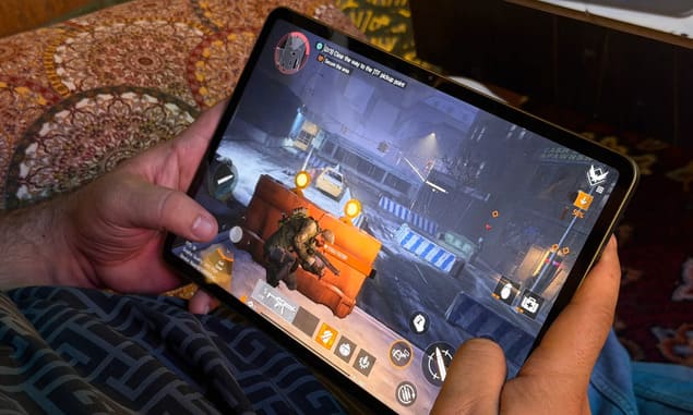 Игра на Xiaomi Pad 8 Pro в руках