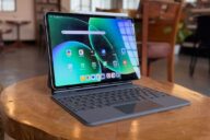 Xiaomi Pad 8 Pro с клавиатурой Focus Keyboard Pro на столе