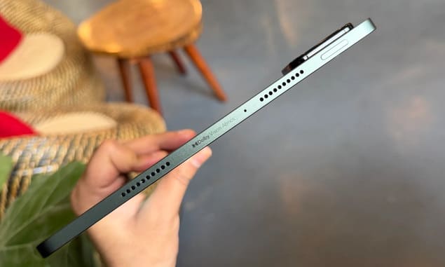 Боковая грань Xiaomi Pad 8 Pro с динамиками Dolby Atmos