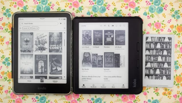 Библиотека Xteink X4 рядом с интерфейсами Kindle и Kobo