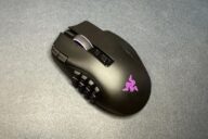Вид сверху на беспроводную игровую мышь Razer Naga v3 Pro из обзора
