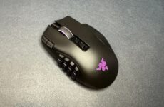 Вид сверху на беспроводную игровую мышь Razer Naga v3 Pro из обзора