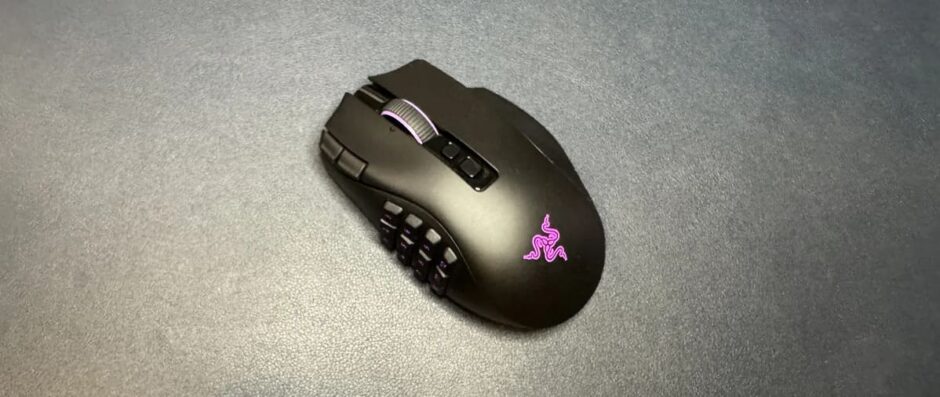 Вид сверху на беспроводную игровую мышь Razer Naga v3 Pro из обзора