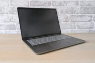 Открытый ноутбук Acer Swift Air 14 под углом: экран, клавиатура и тачпад