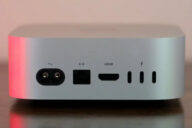 Задняя панель Mac mini M6 с разъёмом питания, Ethernet, HDMI и тремя портами Thunderbolt