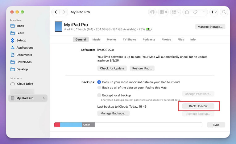 Окно My iPad Pro в Finder на Mac с выделенной кнопкой Back Up Now – локальная резервная копия iPad