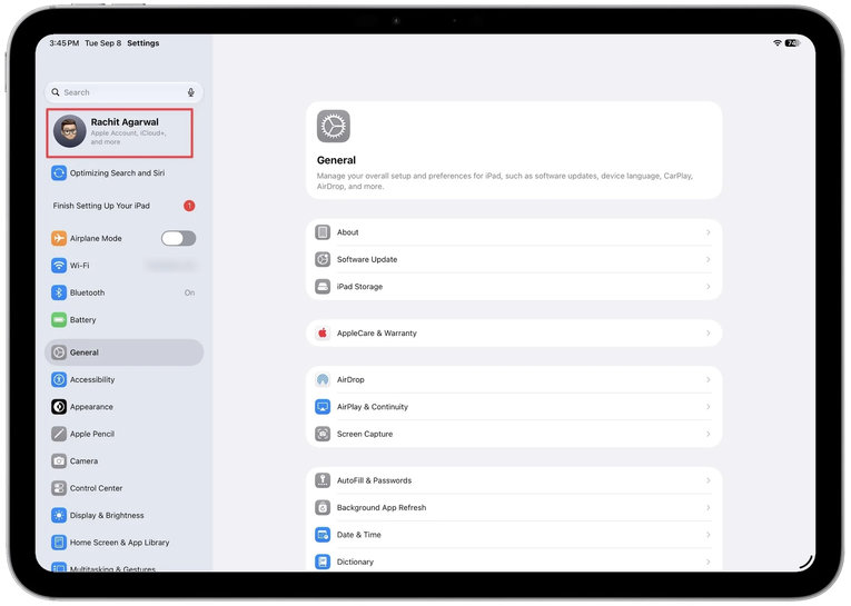 Окно «Настройки» на iPad с выделенным именем пользователя вверху – шаг создания резервной копии в iCloud