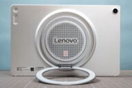 Lenovo Tab Plus Gen 2 - вид сзади на динамик JBL и откинутую подставку