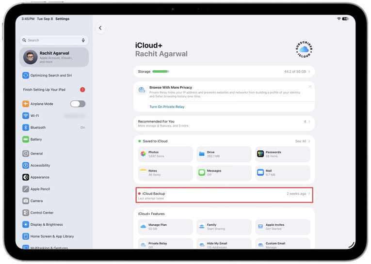 Страница iCloud на iPad с выделенным пунктом iCloud Backup – управление резервными копиями планшета