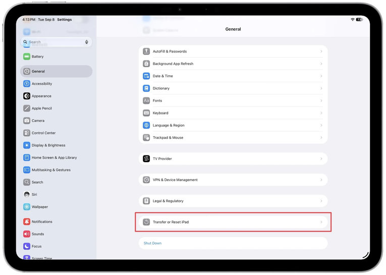 Раздел «Основные» в настройках iPad с выделенной строкой Transfer or Reset iPad – вход в параметры сброса